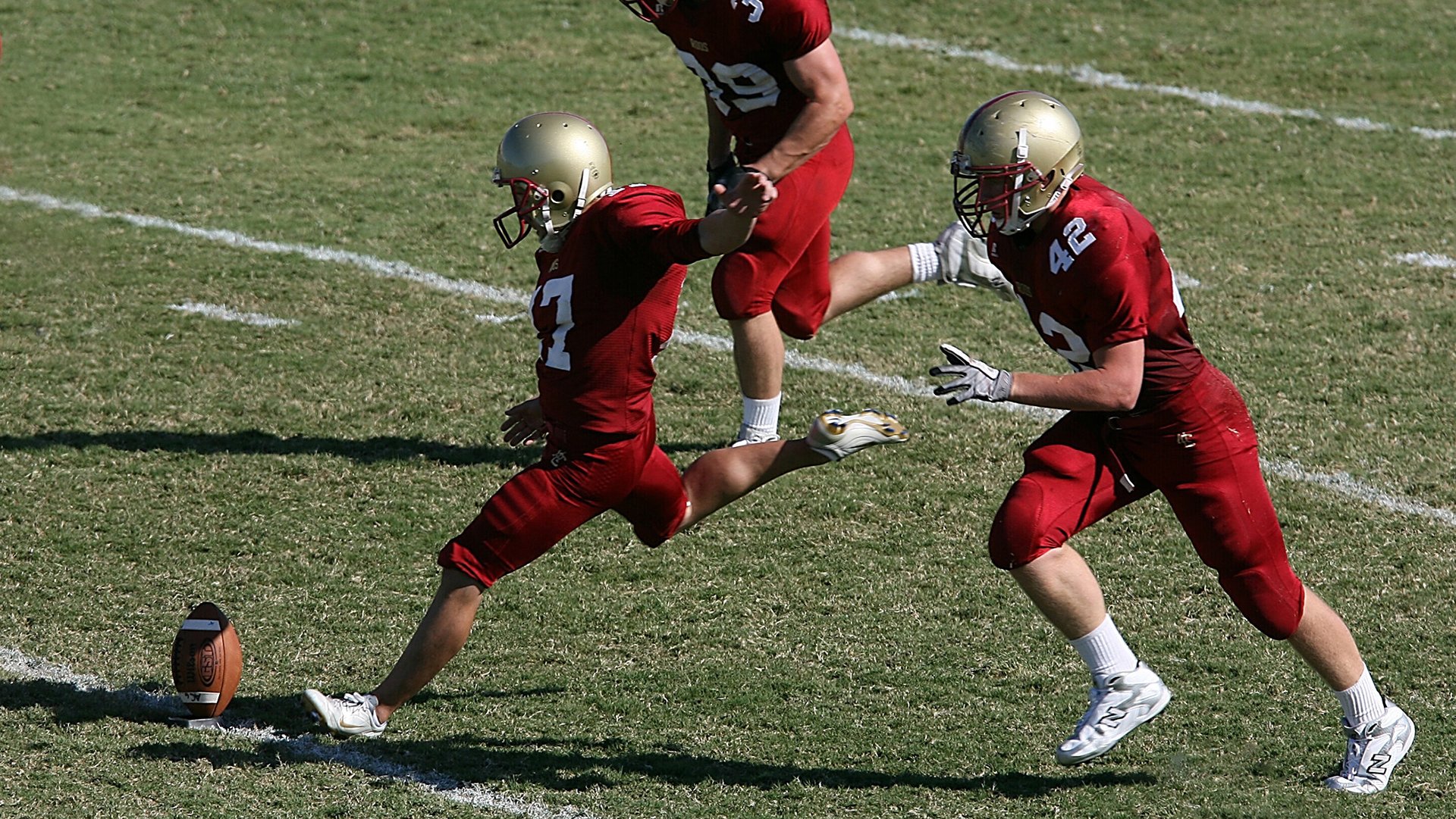 全球多地举办足球文化节，促进体育文化交流，足球文化节的标志