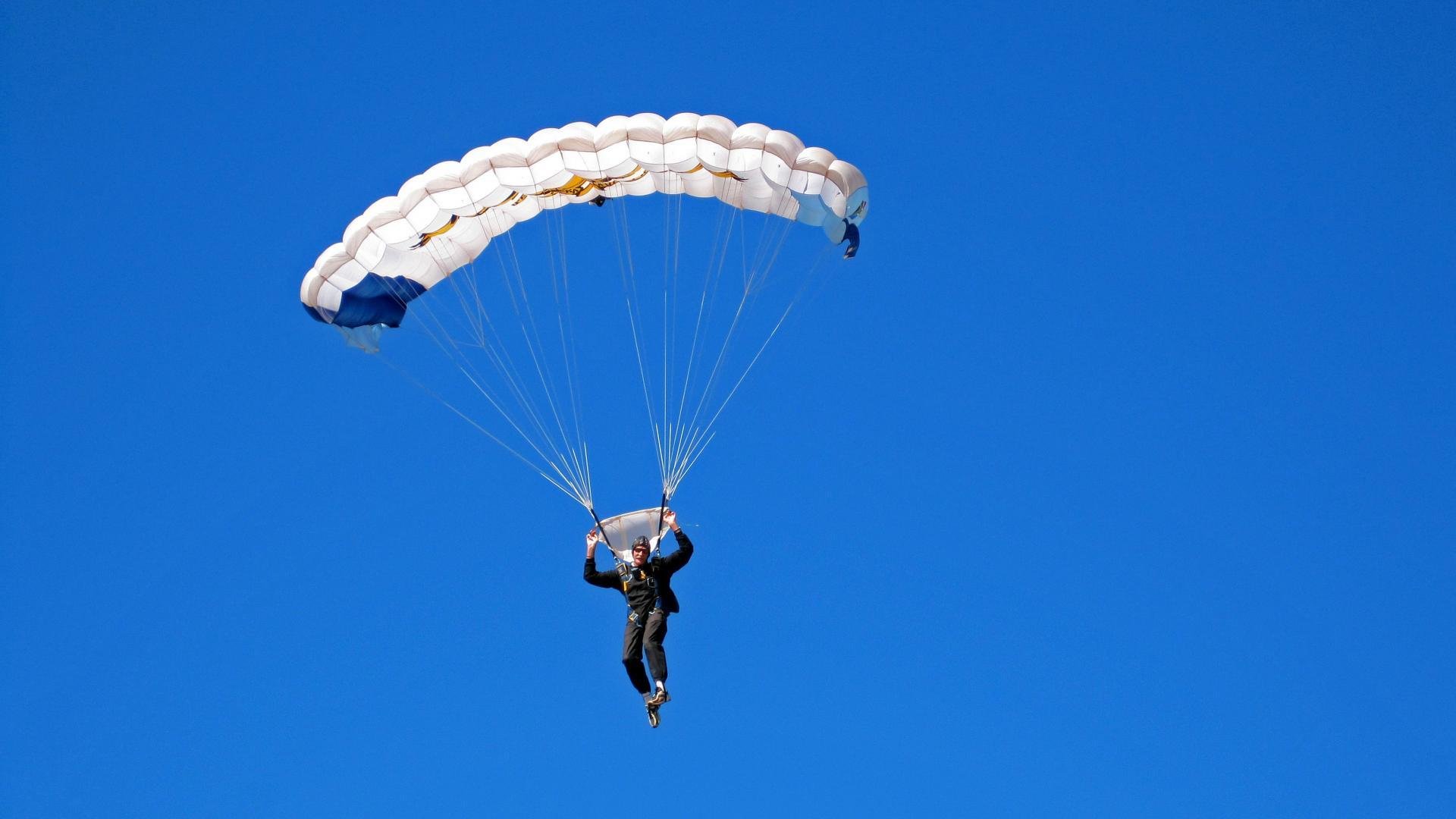 男子跳水动作细节改善显著，男子跳水几个动作