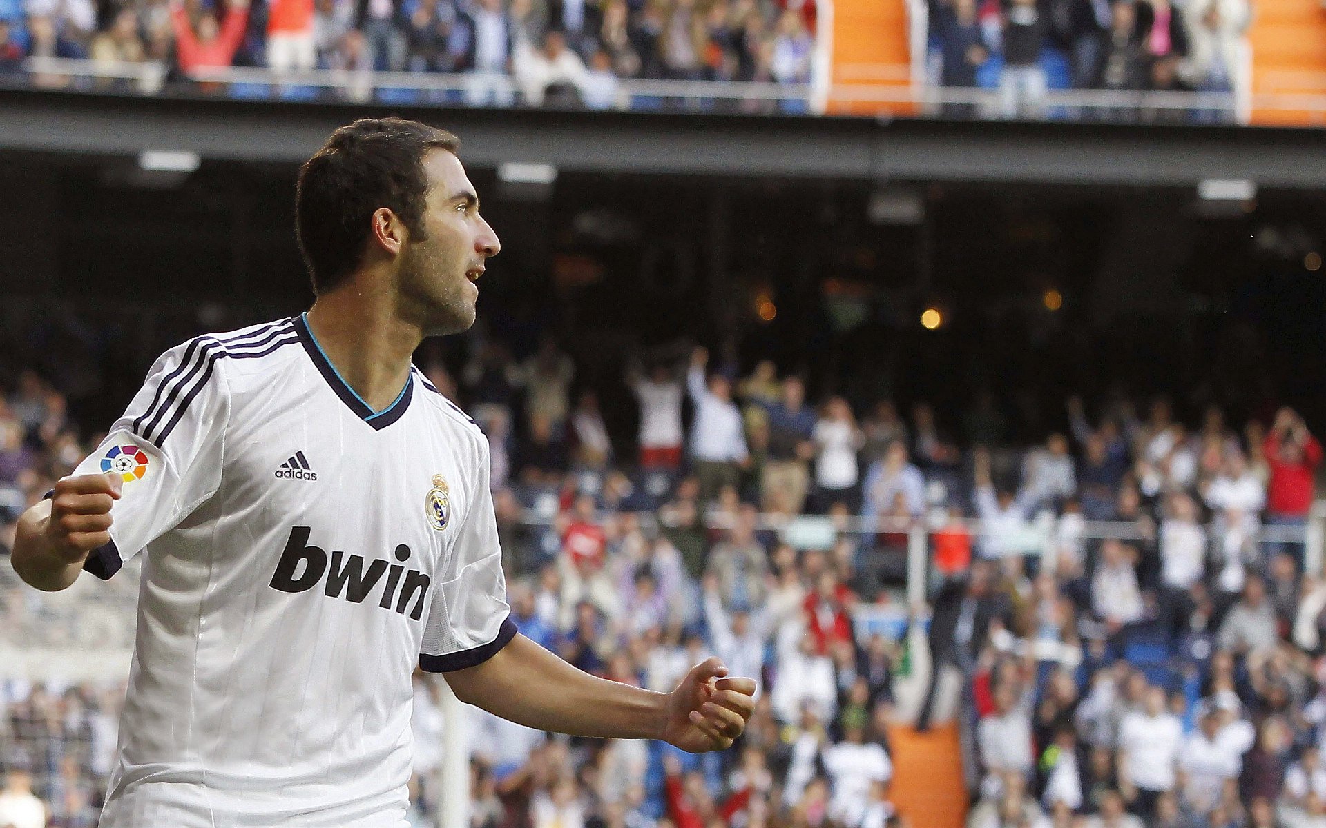 任期仅五天上阵，滕哈赫没能为药厂带来赛季首胜，滕哈格执教风格